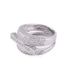 Charger l&#39;image dans la galerie, Bague en or gris et diamants asymétrique
