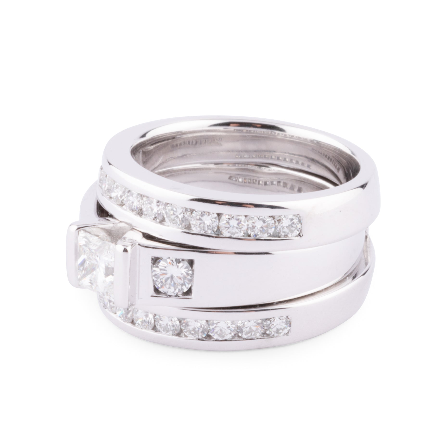 Bague or gris et diamant princesse