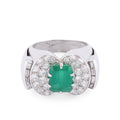 Bague en or gris et platine ornée d'une émeraude et diamants