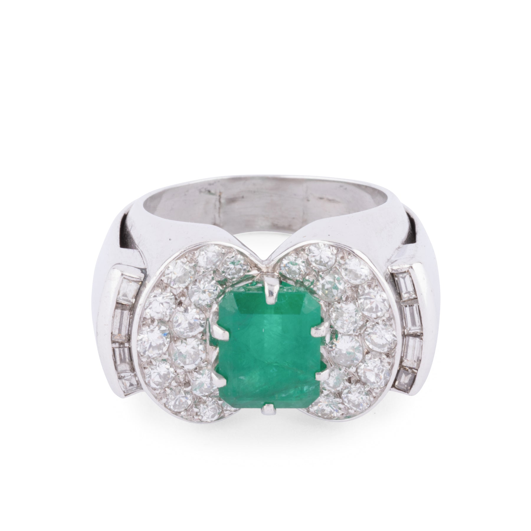 Bague en or gris et platine ornée d'une émeraude et diamants