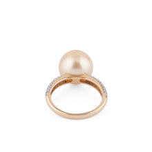 Charger l&#39;image dans la galerie, Bague en or jaune, ornée d&#39;une perle de culture Gold des mers du sud
