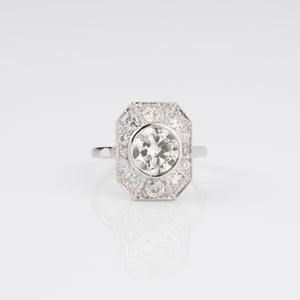 Bague platine ornée dans son centre d'un diamant taille ancienne