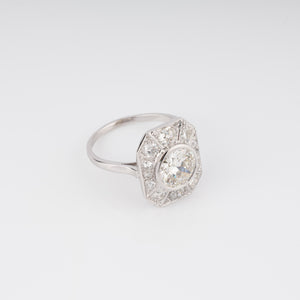 Bague platine ornée dans son centre d'un diamant taille ancienne