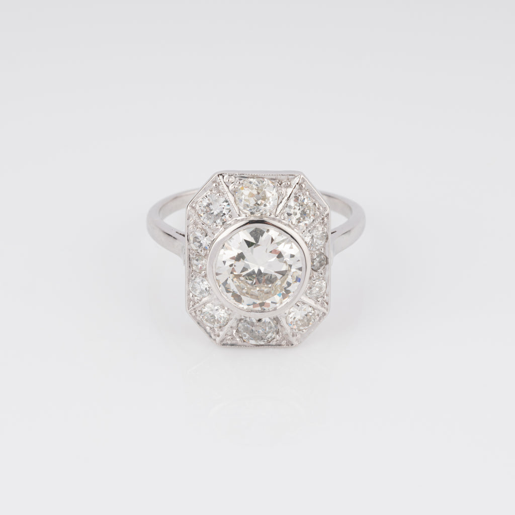 Bague platine ornée dans son centre d'un diamant taille ancienne