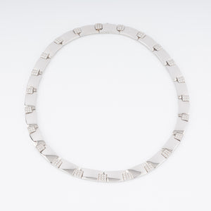 Collier or gris et diamants de la Maison Chaumet