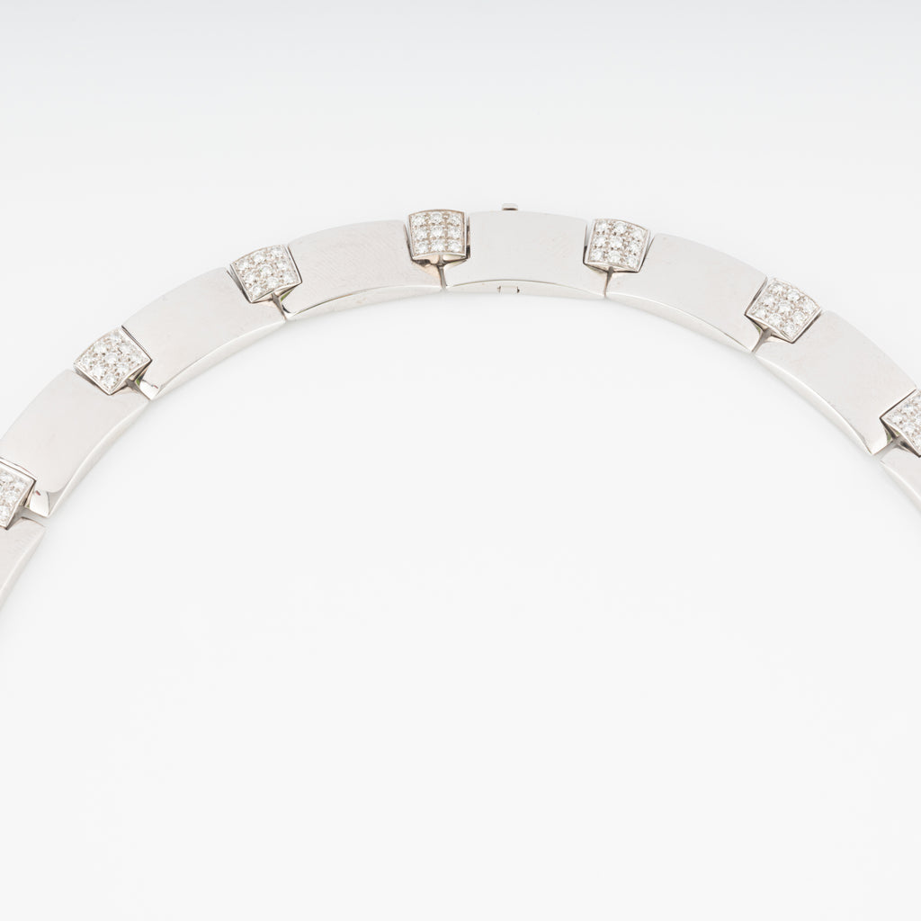 Collier or gris et diamants de la Maison Chaumet