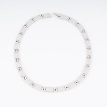 Charger l&#39;image dans la galerie, Collier or gris et diamants de la Maison Chaumet
