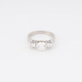 Bague en or gris centrée d’un diamant taille moderne