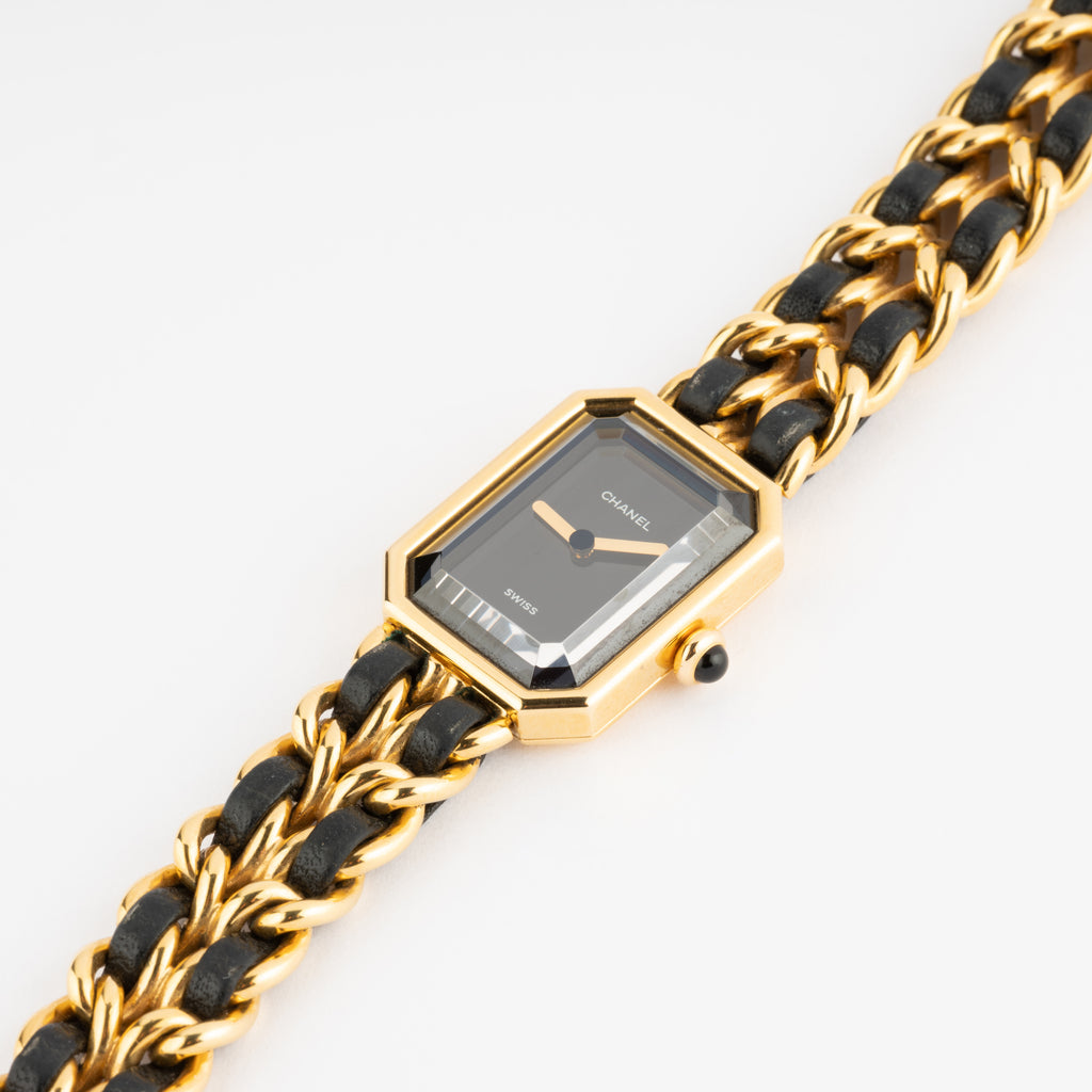 Montre en métal doré ma première de Chanel