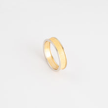 Charger l&#39;image dans la galerie, Bague en or ciselé de la Maison Buccellati
