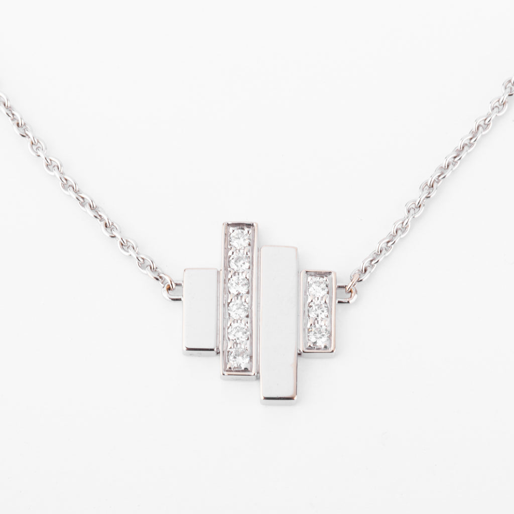 Collier or gris et diamants de la maison Dinh Van