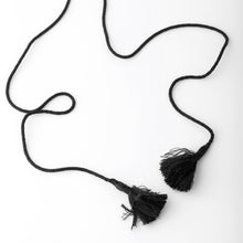 Charger l&#39;image dans la galerie, Pendentif en or jaune formant un cœur de la maison Poiray
