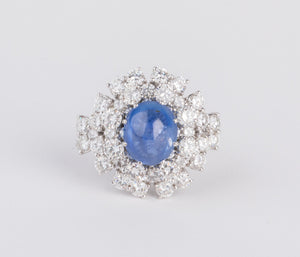 Bague cocktail en diamants et saphir cabochon