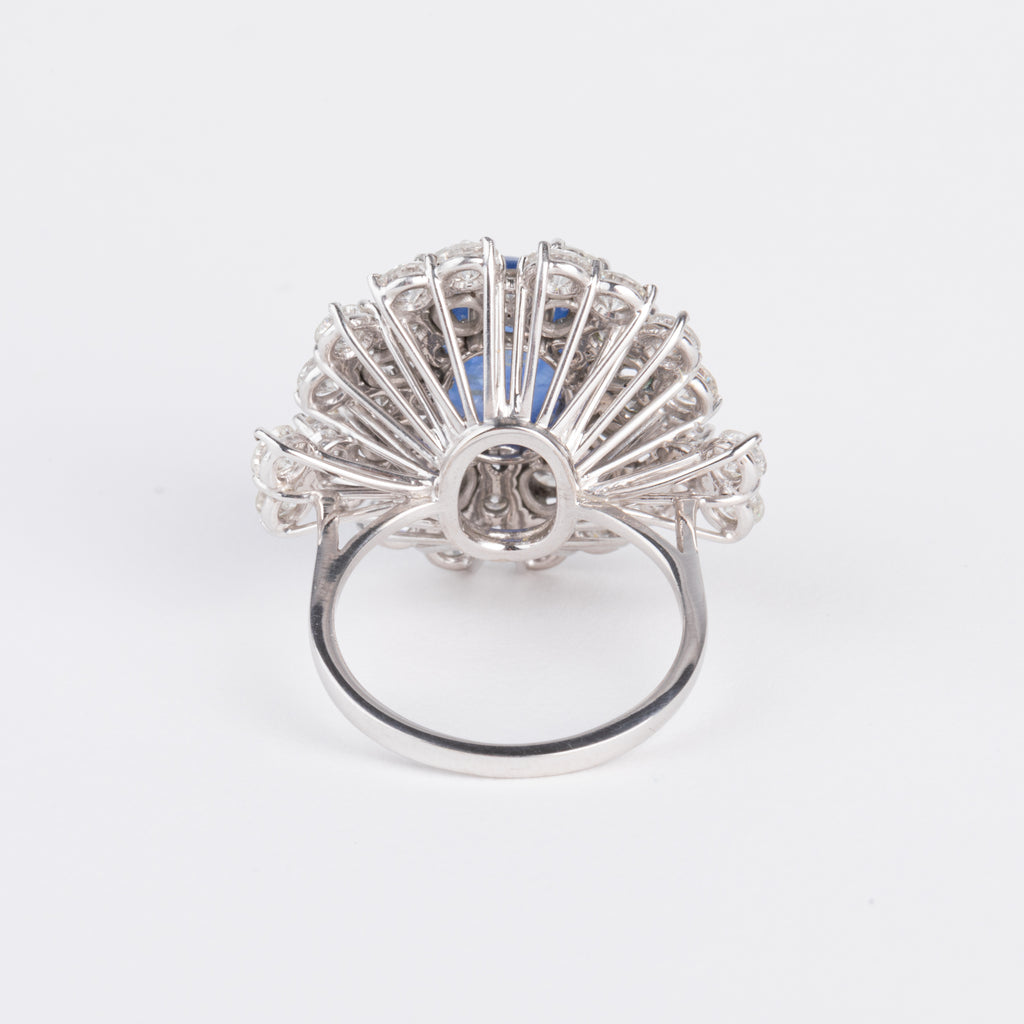 Bague cocktail en diamants et saphir cabochon