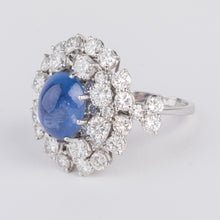 Charger l&#39;image dans la galerie, Bague cocktail en diamants et saphir cabochon
