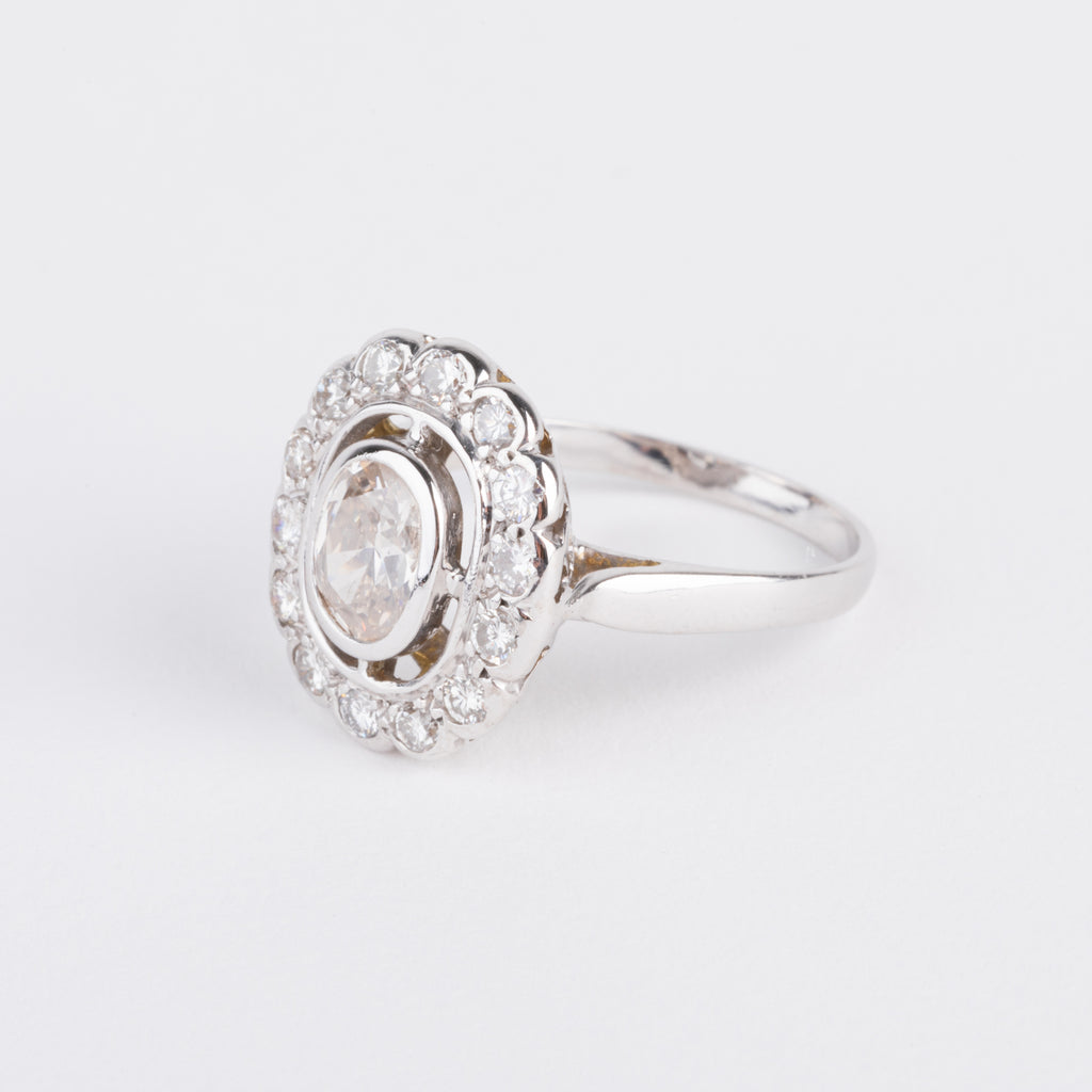 Bague marguerite en or gris et diamant
