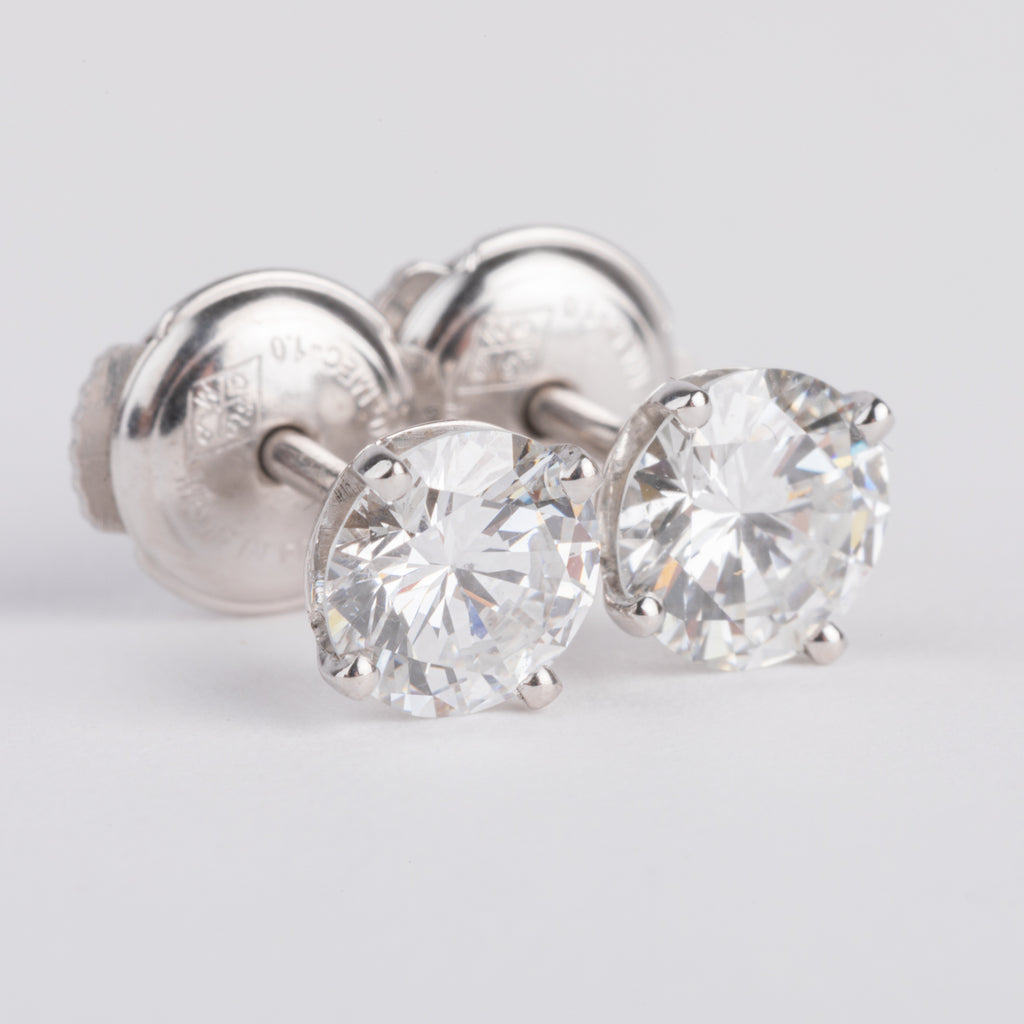 Boucles d'oreilles en diamants sur or gris taille moderne