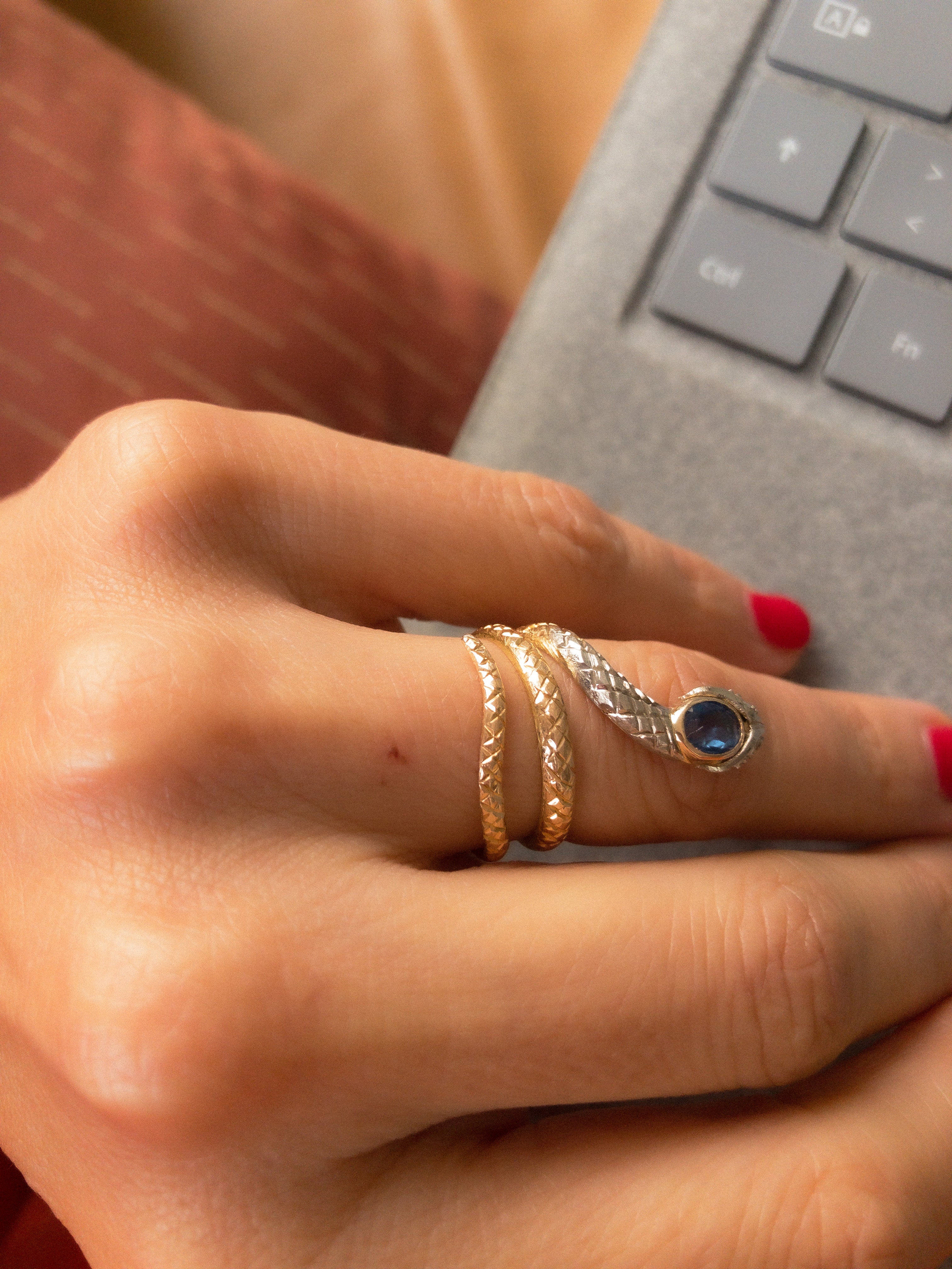 Bague serpent bi-colore en saphir