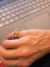 Charger l&#39;image dans la galerie, Bague tank en or rose,diamant et rubis  de synthèses
