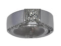 Bague solitaire en or gris ornée d'un diamant taille princesse