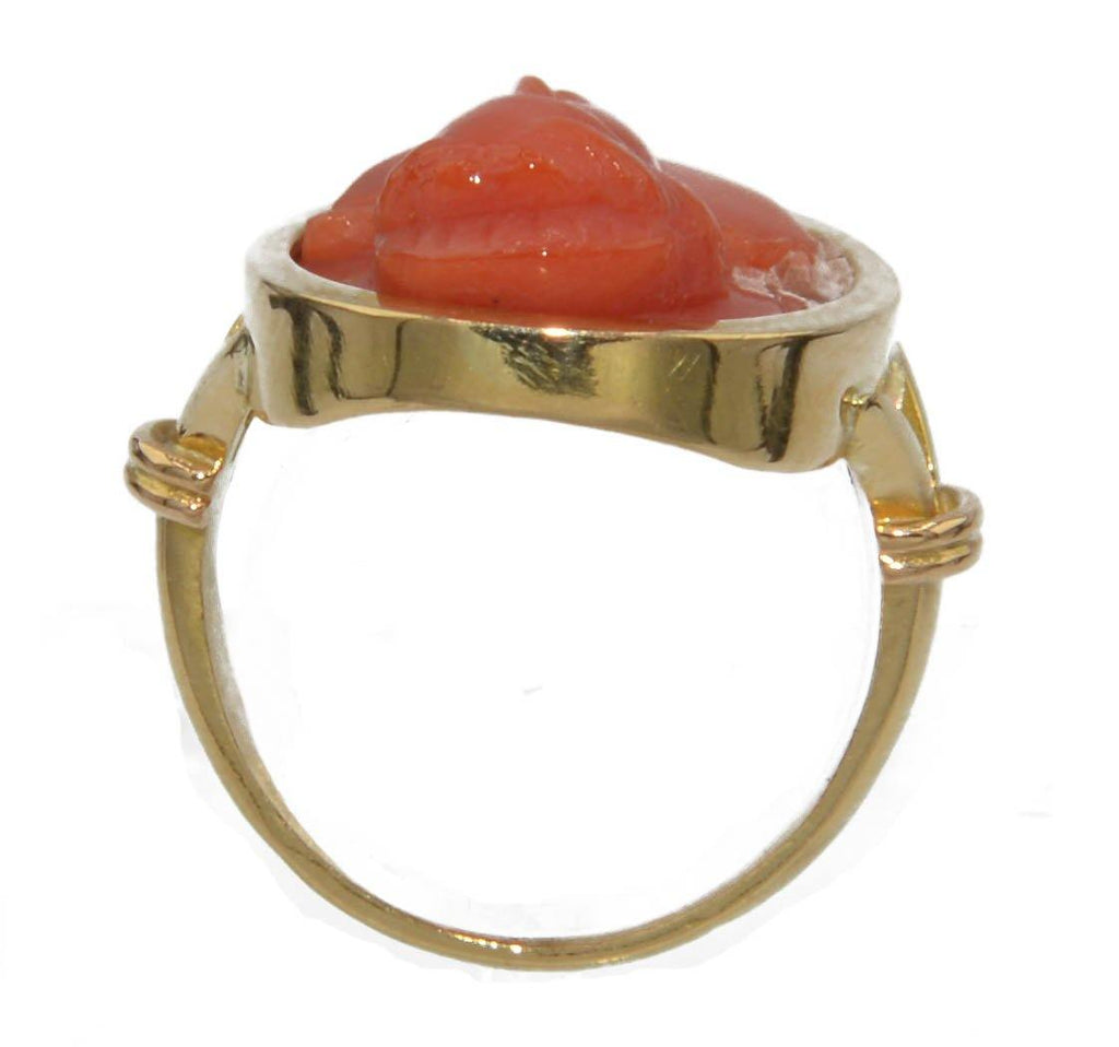 Bague en or jaune ornée d'un camée en corail - adalgyseboutique