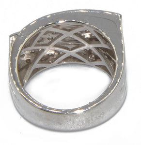 Bague or gris et diamant asymetrique