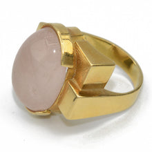 Charger l&#39;image dans la galerie, Bague or jaune géométrique ornée d&#39;un quartz rose
