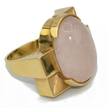 Charger l&#39;image dans la galerie, Bague or jaune géométrique ornée d&#39;un quartz rose
