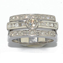 Charger l&#39;image dans la galerie, Bague rectangulaire en or gris et diamant
