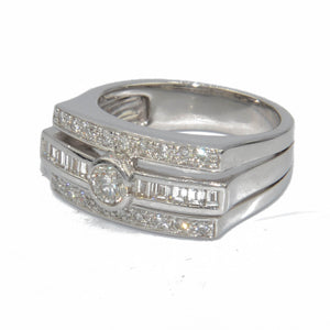 Bague rectangulaire en or gris et diamant