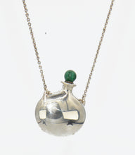 Charger l&#39;image dans la galerie, Pendentif flacon en argent de la maison Tiffany collection Elsa Peretti
