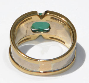 Bague jonc en or jaune ornée d'une Tourmaline sur une descente de diamant baguette
