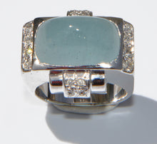 Charger l&#39;image dans la galerie, Bague en platine ornée d&#39;un cabochon d&#39;aigue marine
