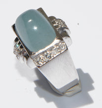 Charger l&#39;image dans la galerie, Bague en platine ornée d&#39;un cabochon d&#39;aigue marine
