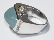 Charger l&#39;image dans la galerie, Bague en platine ornée d&#39;un cabochon d&#39;aigue marine
