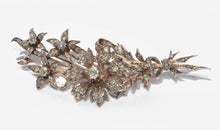 Charger l&#39;image dans la galerie, Broche fleur trembleuse en diamant et taille ancienne
