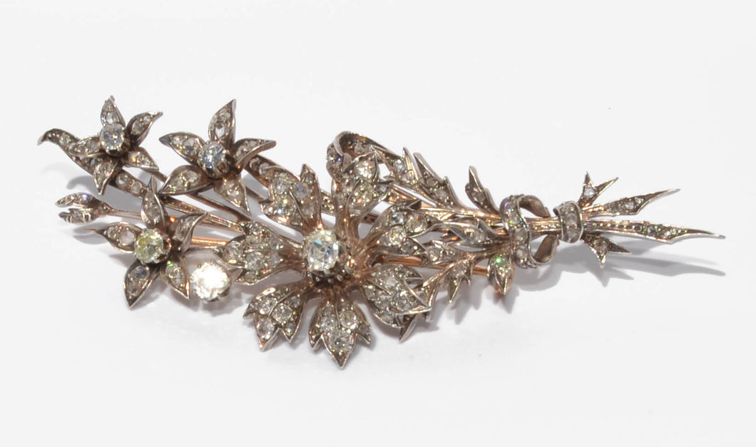 Broche fleur trembleuse en diamant et taille ancienne