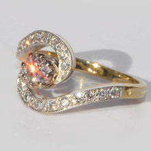 Charger l&#39;image dans la galerie, Bague tourbillon en or jaune et platine et diamants
