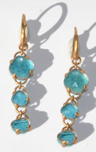Charger l&#39;image dans la galerie, Paire de boucles d&#39;oreilles de la maison Pomellato modèle Capri en topaze bleue et turquoise
