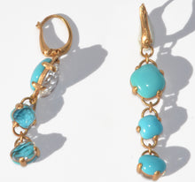 Charger l&#39;image dans la galerie, Paire de boucles d&#39;oreilles de la maison Pomellato modèle Capri en topaze bleue et turquoise
