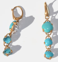 Charger l&#39;image dans la galerie, Paire de boucles d&#39;oreilles de la maison Pomellato modèle Capri en topaze bleue et turquoise
