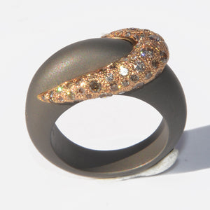 Bague de la maison Pomellato en titane et diamant
