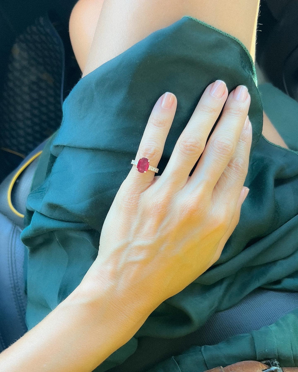 Bague or jaune rubis et diamants princesse