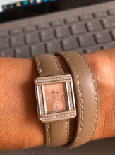 Charger l&#39;image dans la galerie, Montre en or gris et diamant Poiray modèle ma première mini
