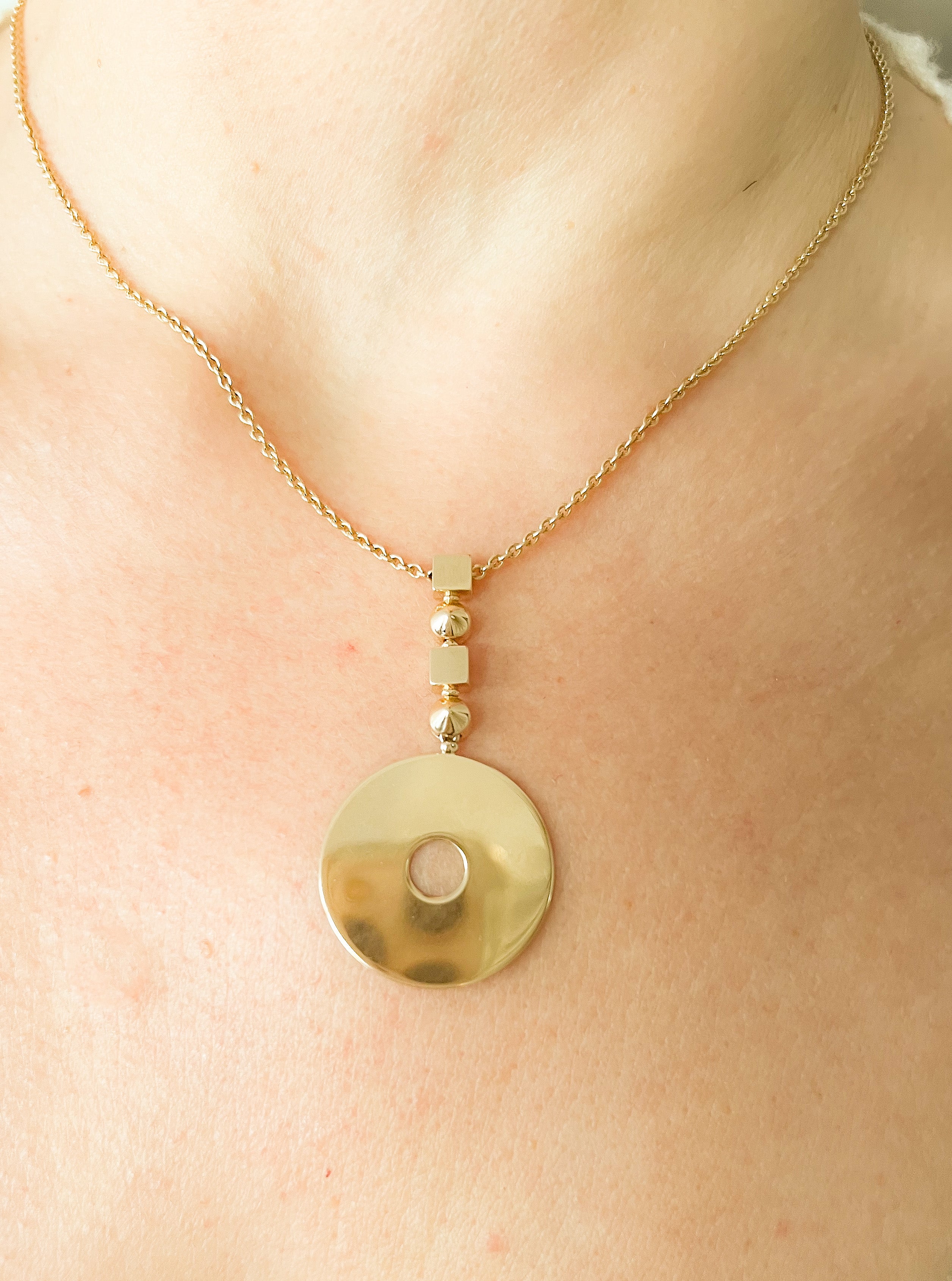 Collier or jaune de la maison Bvlgari modèle Lucia