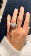 Charger l&#39;image dans la galerie, Bague en or gris et diamants asymétrique
