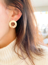Charger l&#39;image dans la galerie, Boucles d&#39;oreilles or jaune de la maison Dinh Van
