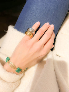 Une bague jonc or gris signée de la Maison Chaumet modèle Anneau