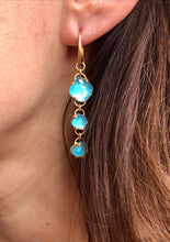 Charger l&#39;image dans la galerie, Paire de boucles d&#39;oreilles de la maison Pomellato modèle Capri en topaze bleue et turquoise
