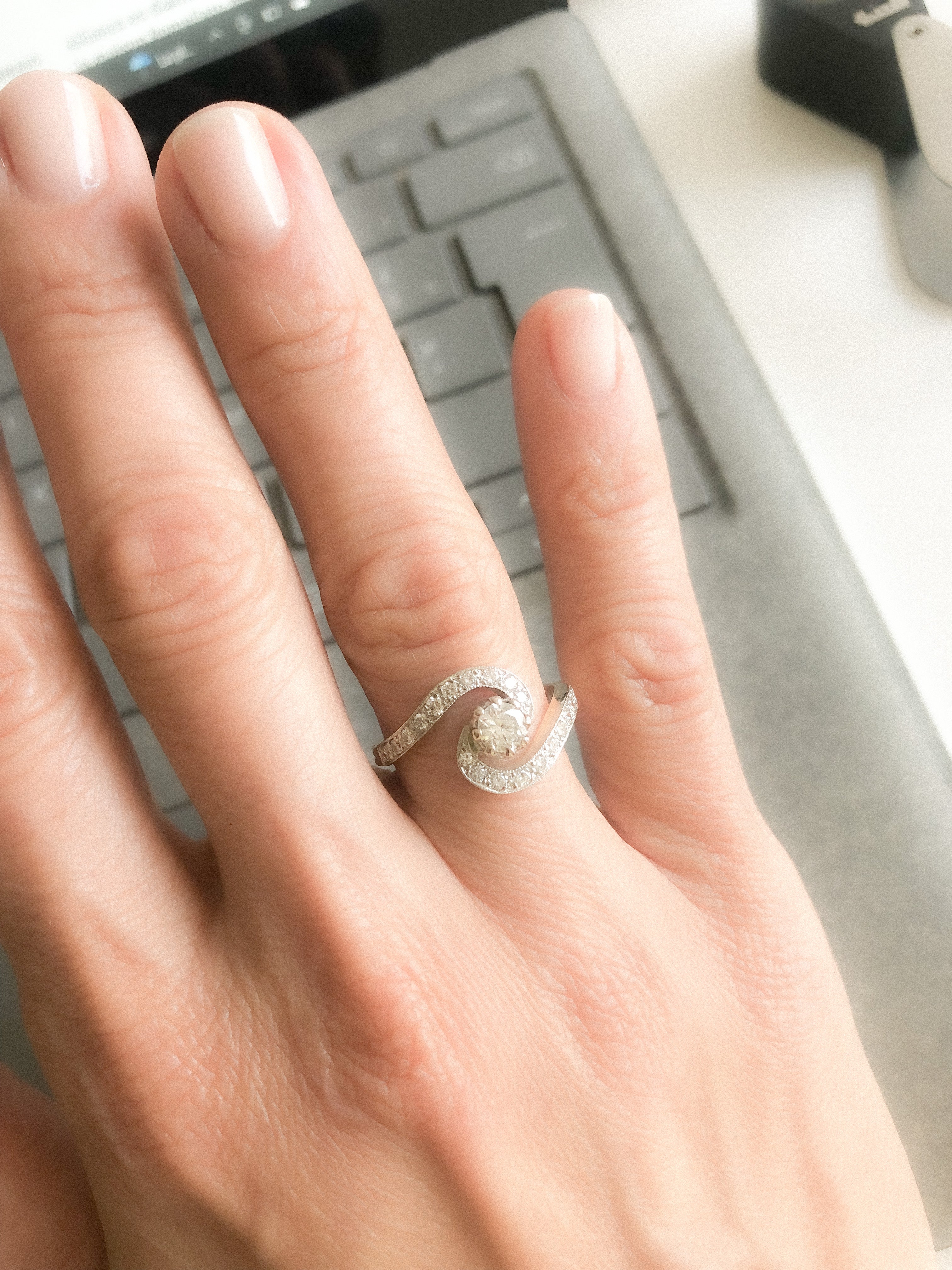 Bague tourbillon en or jaune et platine et diamants
